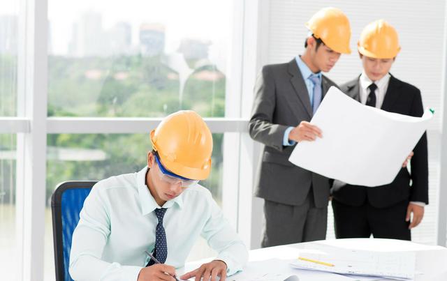 建筑企业申请哪些资质时，必须有一级建造师？