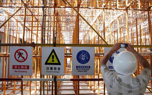 用数据说话:建筑劳务外包和劳务派遣,哪个更划算?