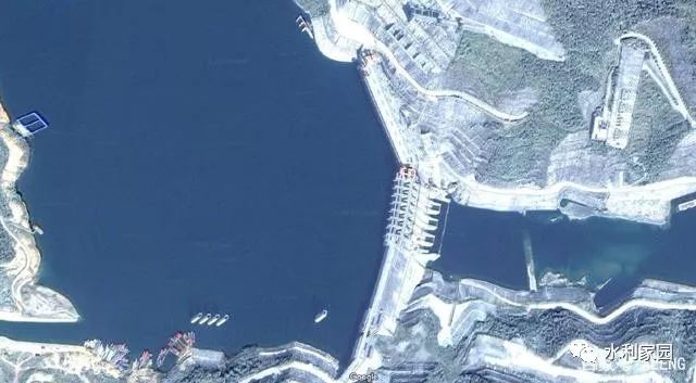 从谷歌地球上看世界10大水利枢纽，三峡大坝和伊泰普大坝哪个更美_9