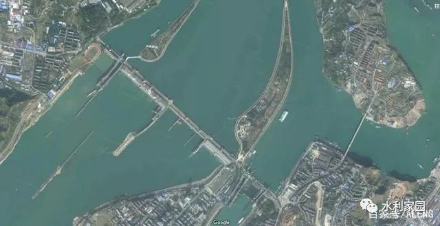 从谷歌地球上看世界10大水利枢纽，三峡大坝和伊泰普大坝哪个更美_1